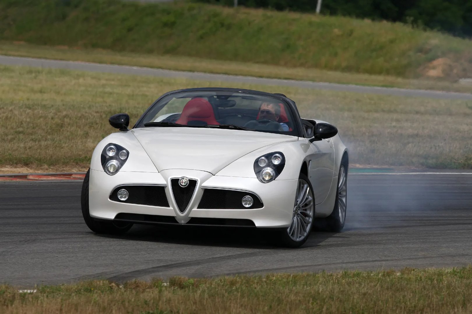Alfa Romeo_8C_Competizione_1_generation__Roadster__8.jpg