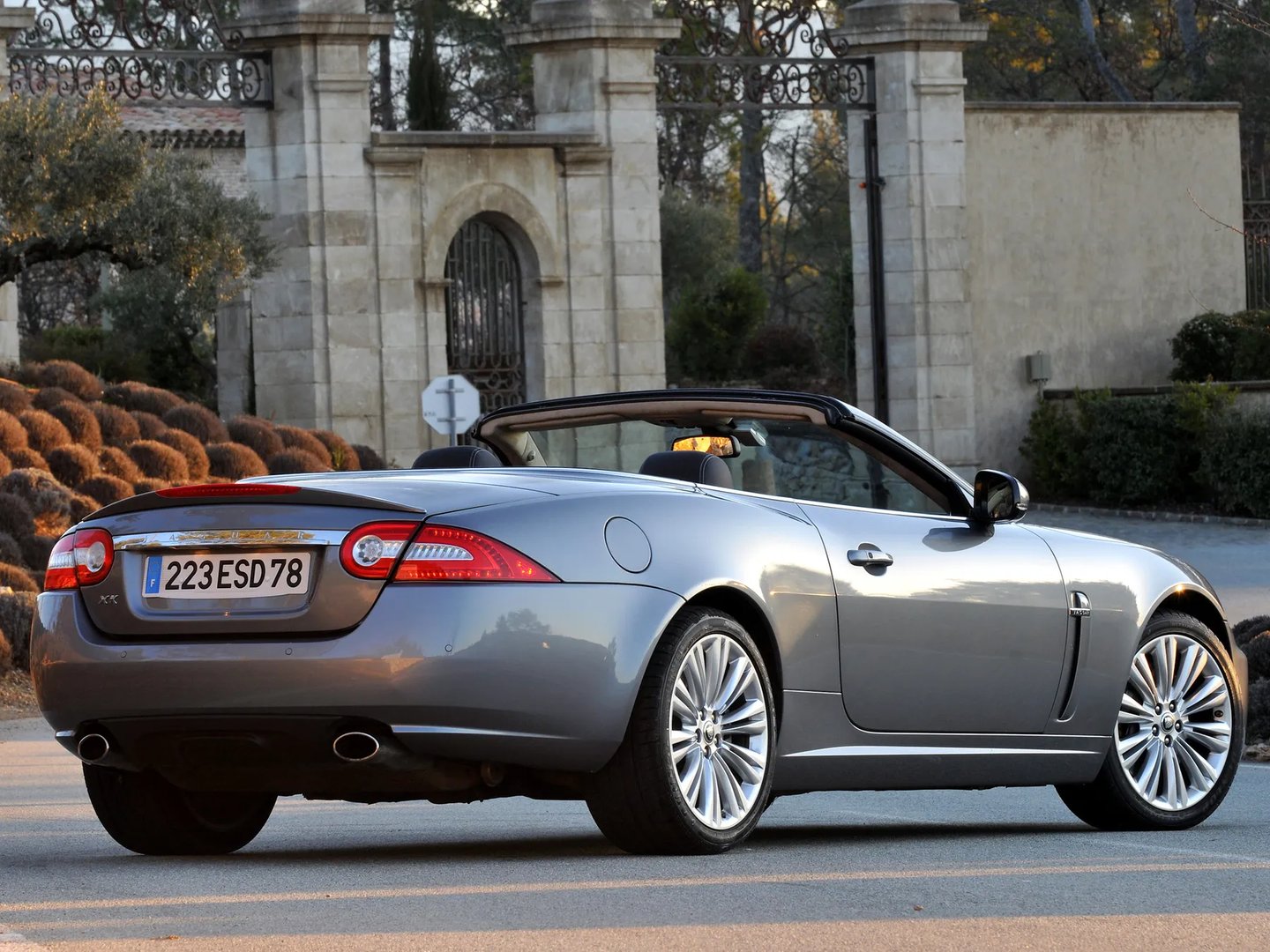 Jaguar_XK_2_generation_restyling_1__Cabrio__1.jpg
