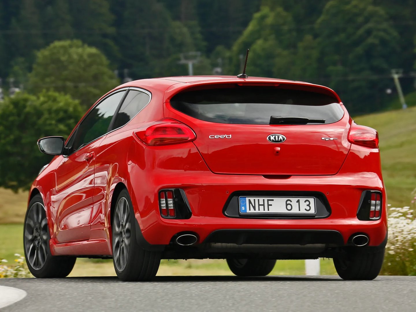 Kia_Ceed_GT_1_generation__Hatchback_3-door__2.jpg