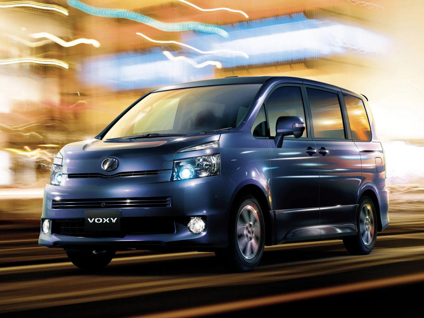 Toyota_Voxy_2_generation__Minivan__4.jpg