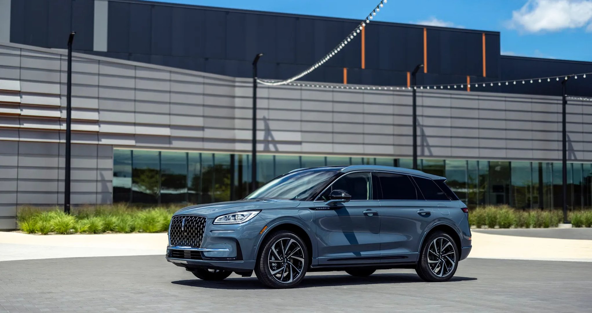 Lincoln_Corsair_1_generation_restyling_1__SUV_5-doors__9.jpg