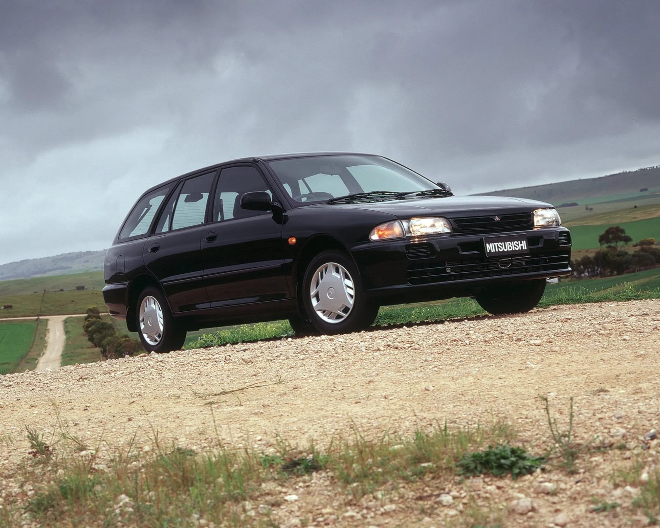 Mitsubishi_Lancer_7_generation__Estate_5-door__1.jpg