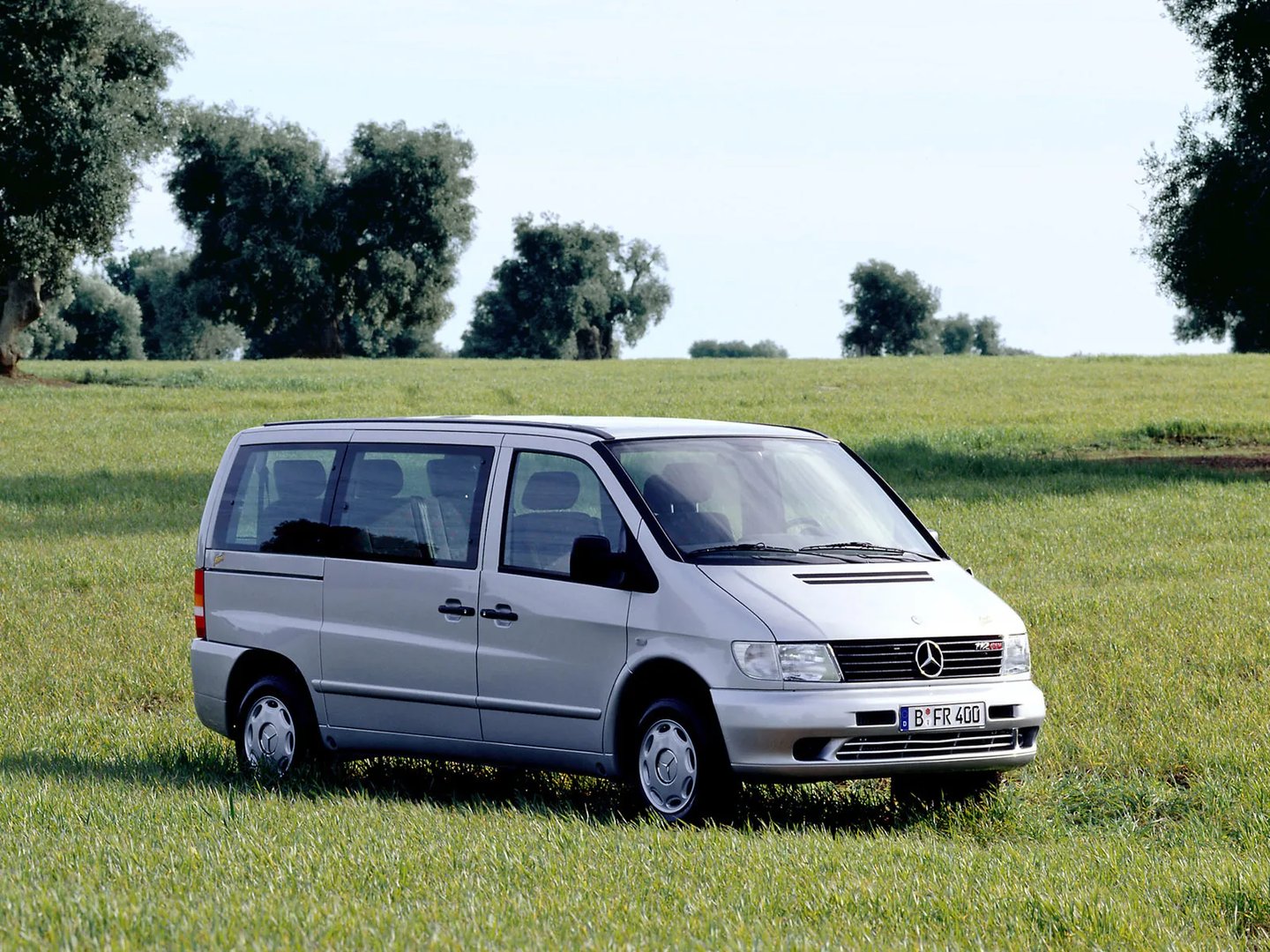 Mercedes_Vito_1_generation__Minivan__5.jpg