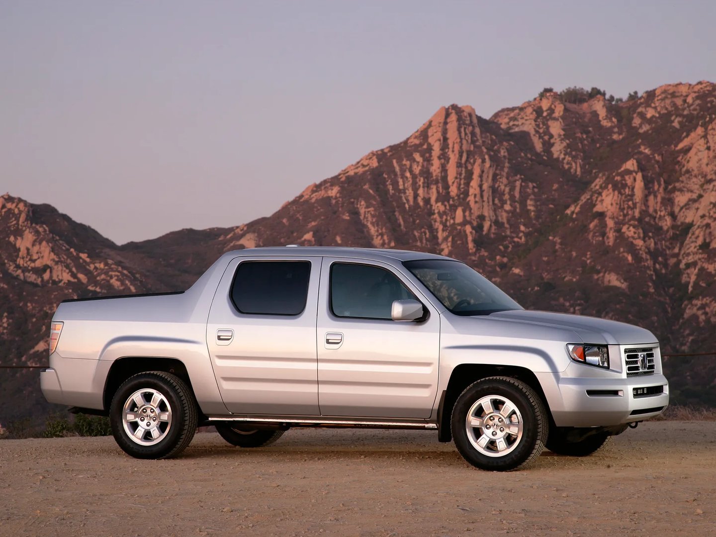 Honda_Ridgeline_1_generation__Pickup_double-cab__13.jpg