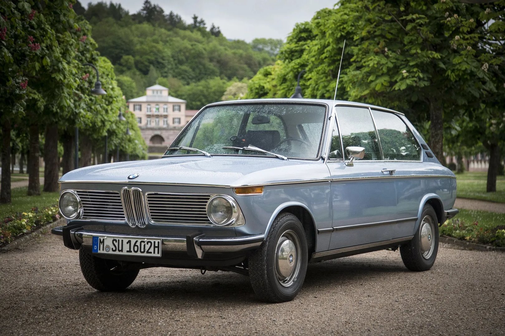 BMW_02_(E10)_1_generation__Hatchback_3-door__3.jpg