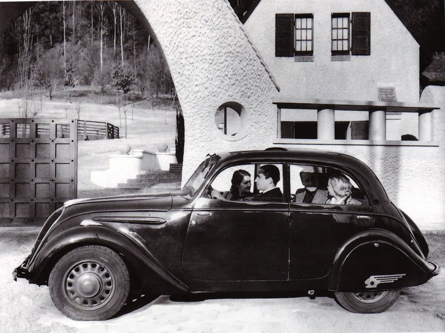 Peugeot_202_1_generation__Sedan__3.jpg