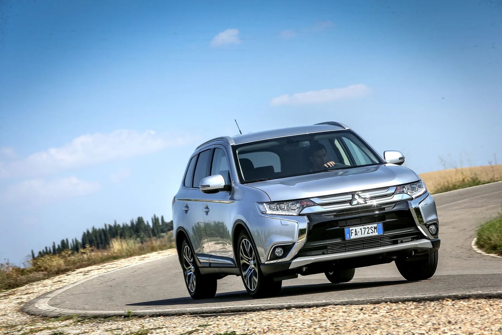 Mitsubishi_Outlander_3_generation_restyling_2__SUV_5-doors__3.jpg