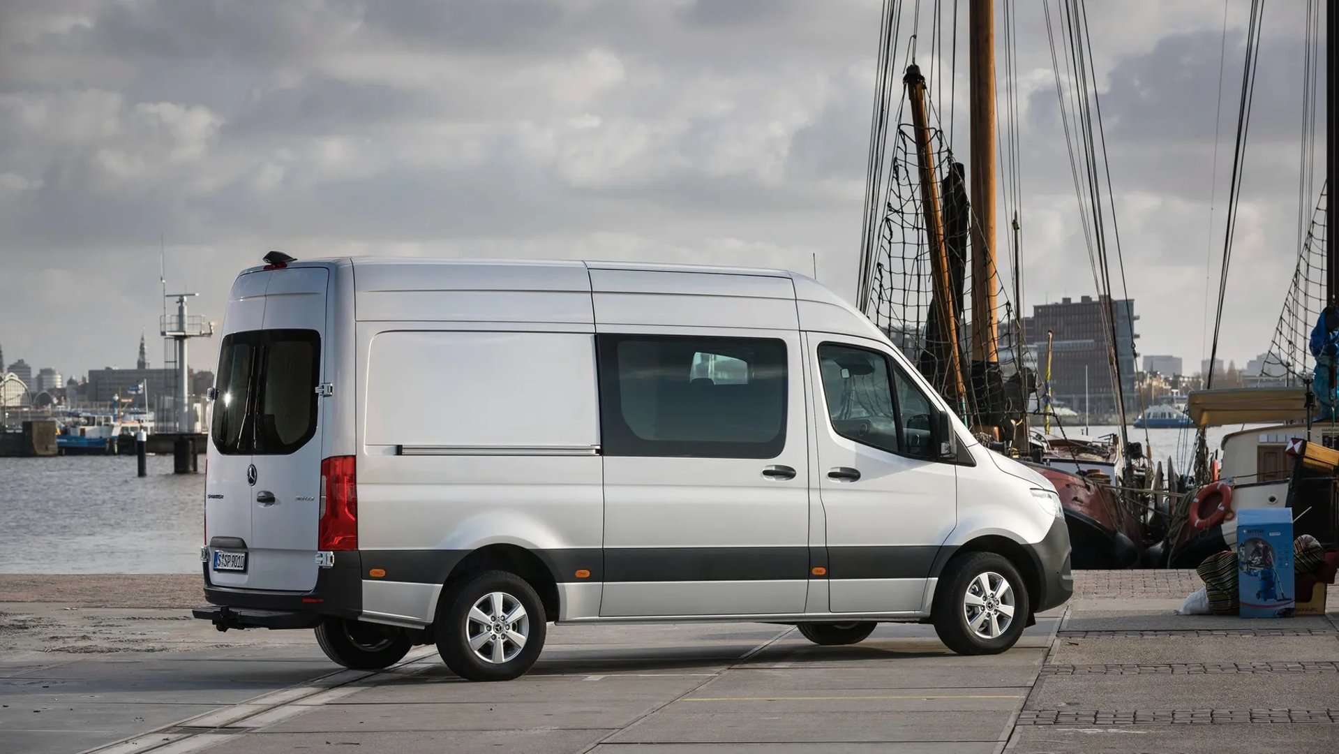 Mercedes_Sprinter_3_generation__Van_Short__1.jpg