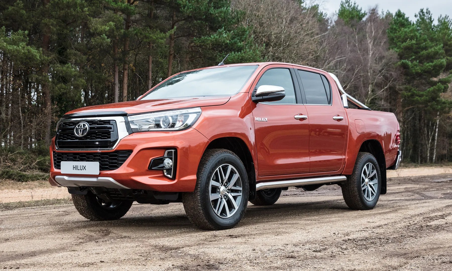 Toyota_Hilux_8_generation__Pickup_double-cab__6.jpg