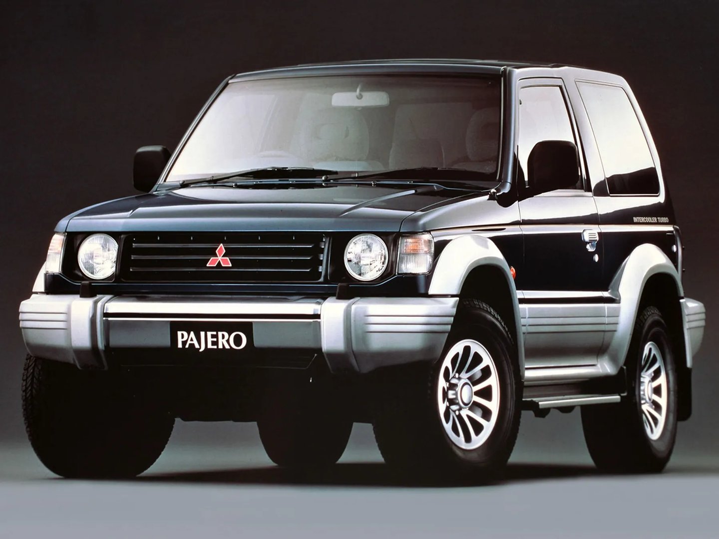 Mitsubishi_Pajero_2_generation__SUV_3-doors__1.jpg