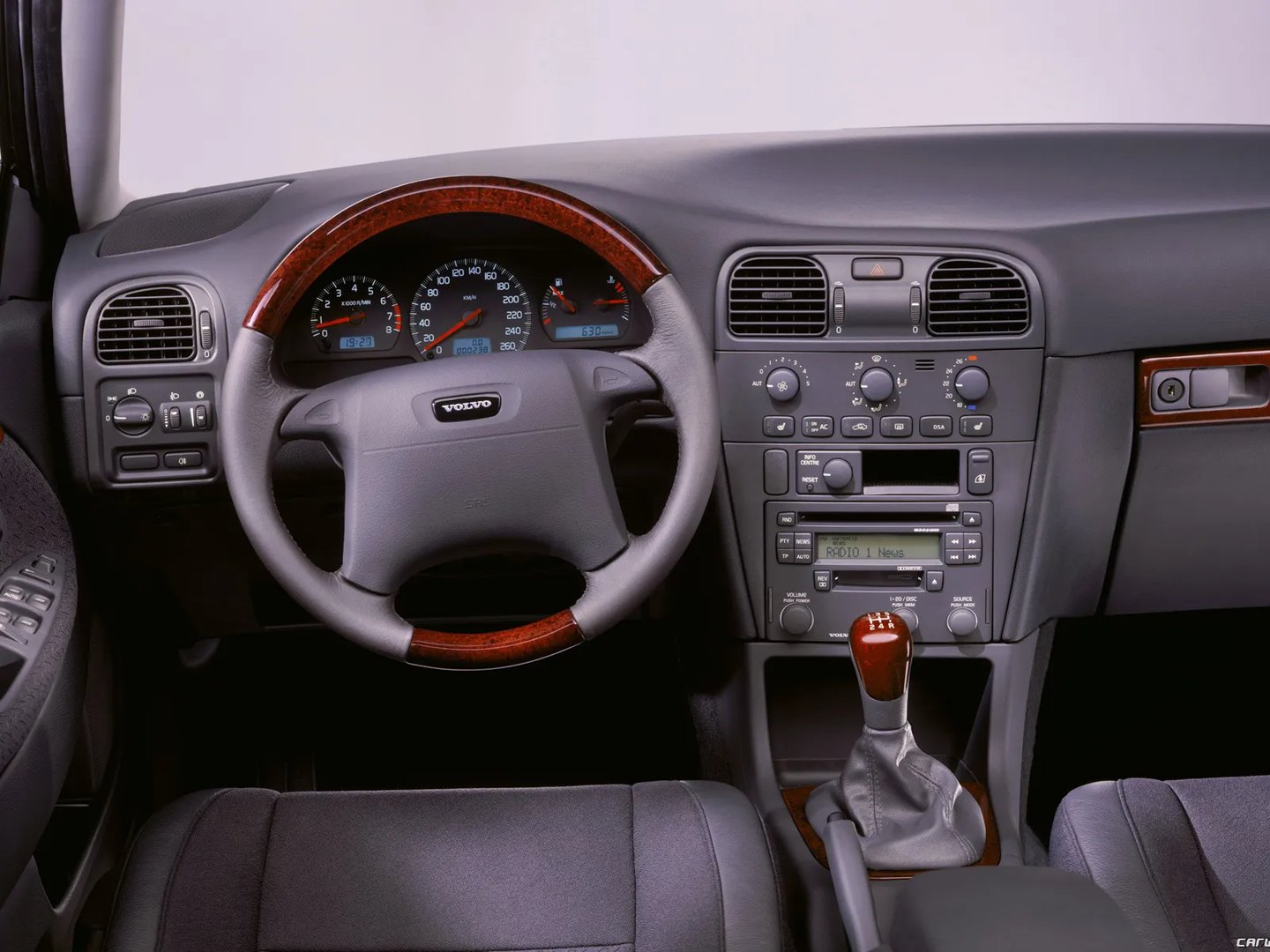 Volvo_S40_1_generation_restyling__Sedan__13.jpg