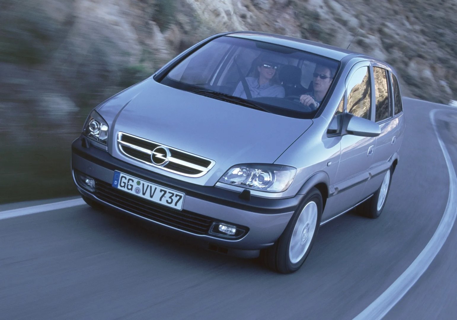Opel_Zafira_1_generation_restyling__Compact_Van__9.jpg