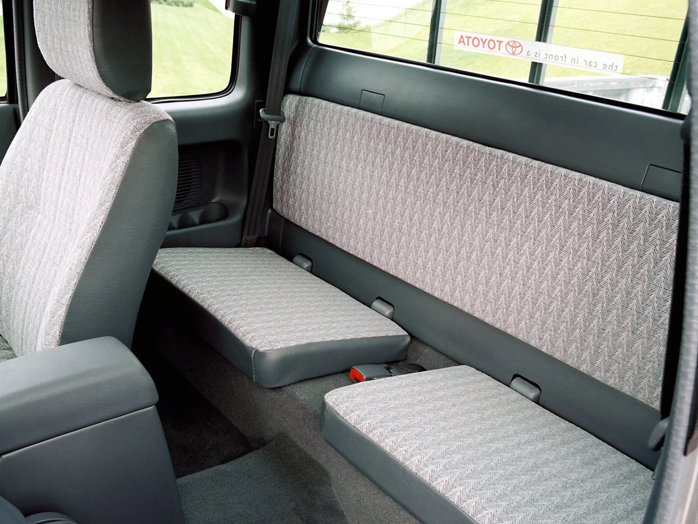 Toyota_Hilux_6_generation_restyling__Pickup_1.5-cab__6.jpg