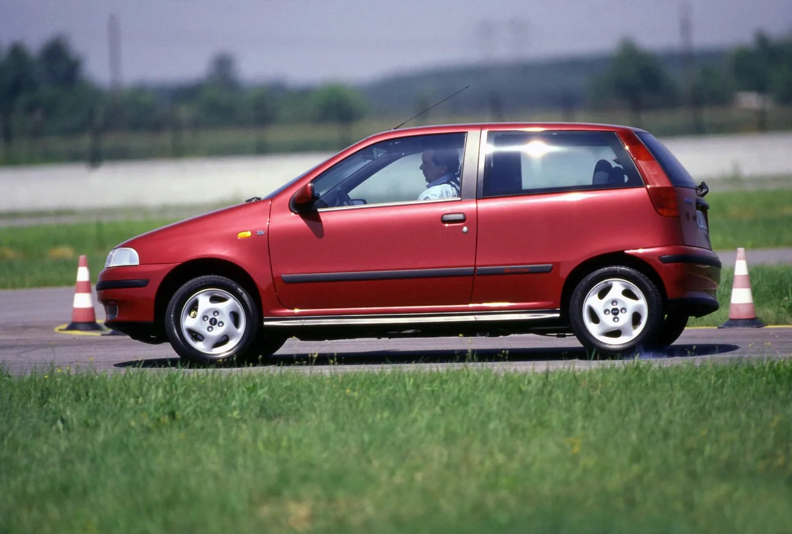 Fiat_Punto_1_generation__Mini_3-doors__8.jpg