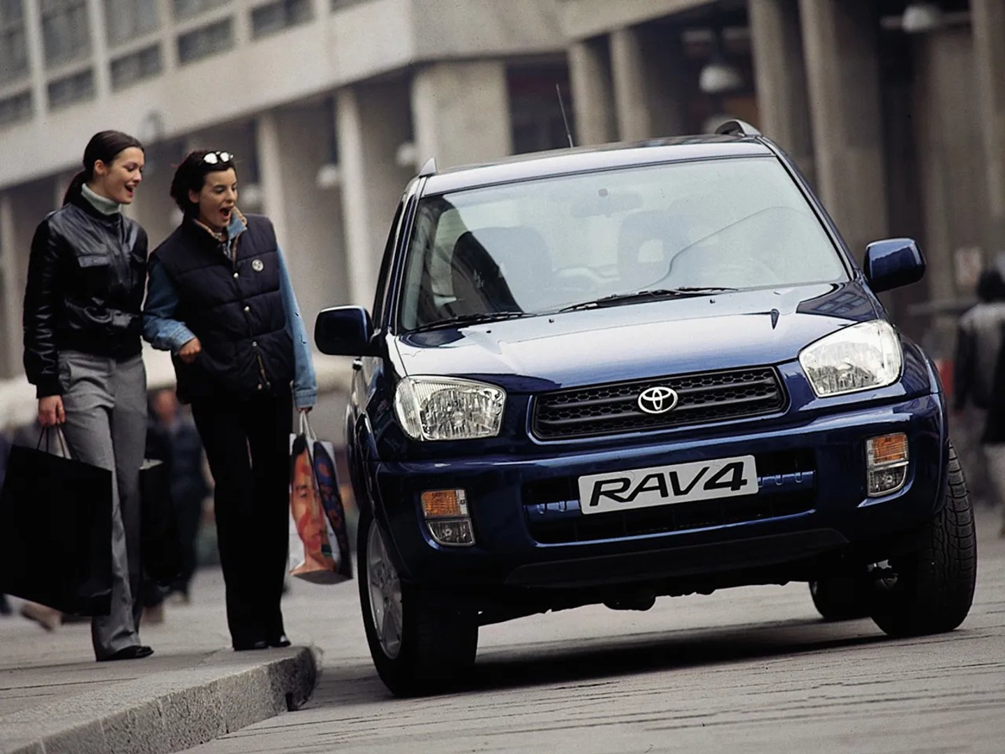 Toyota_RAV4_2_generation__SUV_3-doors__1.jpg