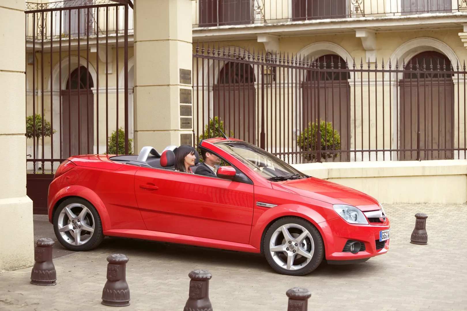 Opel_Tigra_2_generation__Roadster__13.jpg