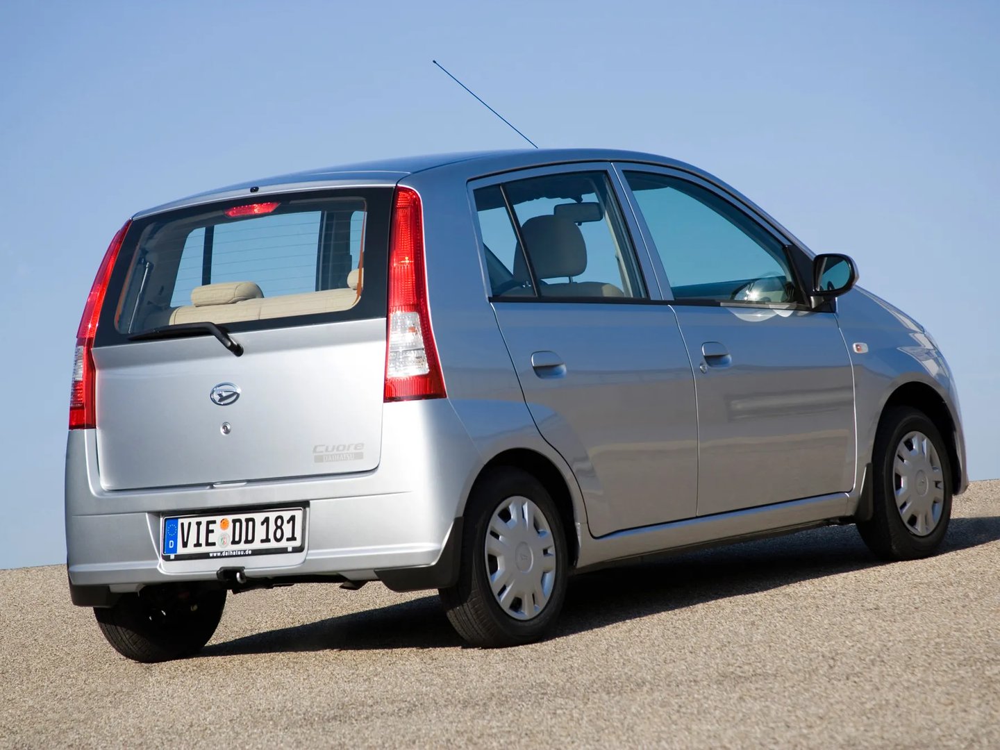 Daihatsu_Cuore_6_generation__Mini_5-doors__2.jpg