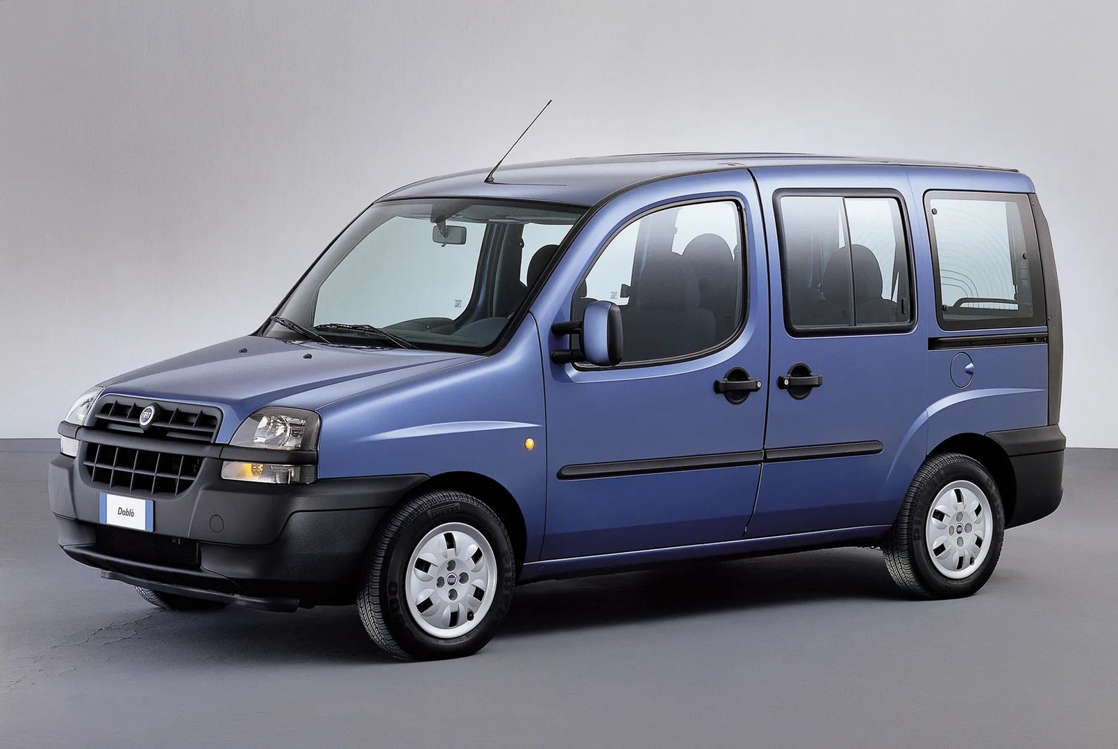 Fiat_Doblo_1_generation__Compact_Van__10.jpg