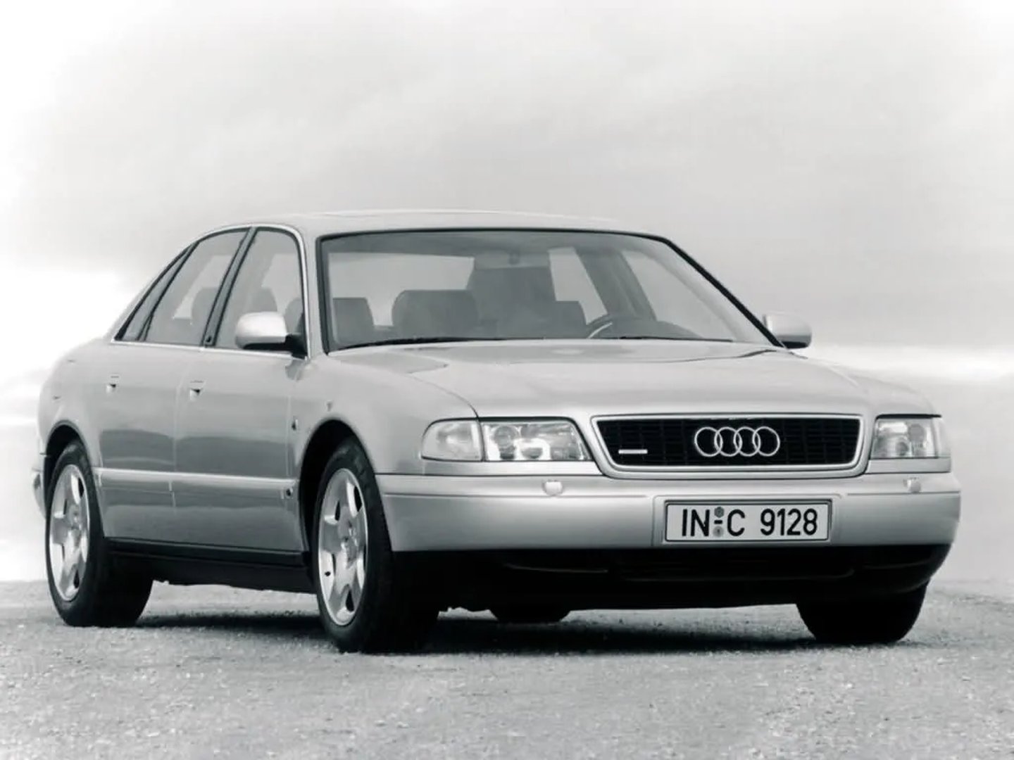 Audi_A8_1_generation__Sedan__5.jpg