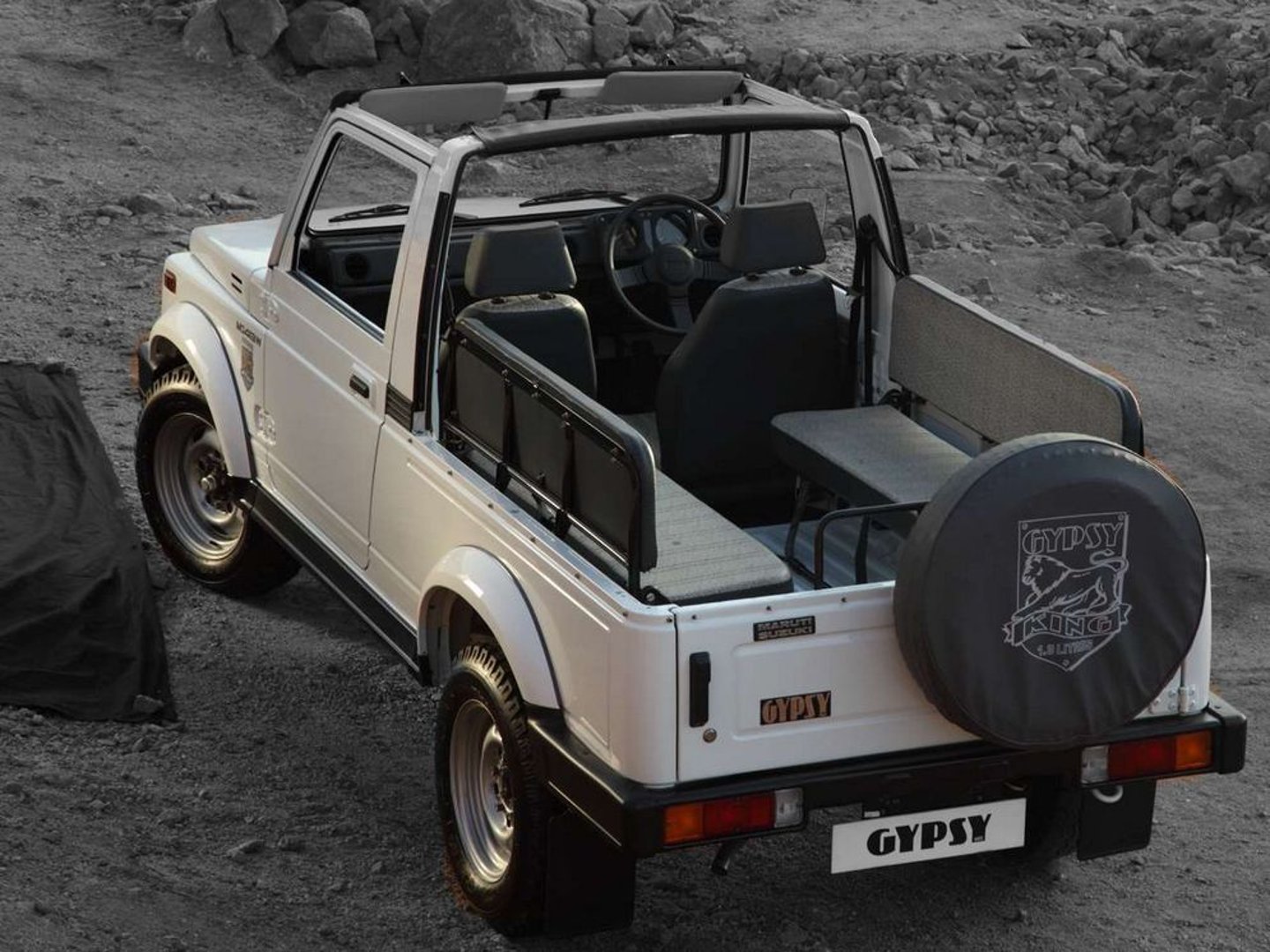 maruti_Gypsy_1_generation__SUV_cabriolet__3.jpg
