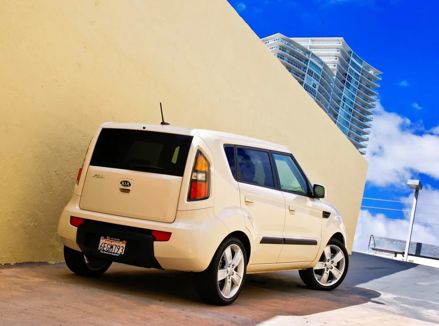 Kia_Soul_1_generation__Hatchback_5-door__4.jpg