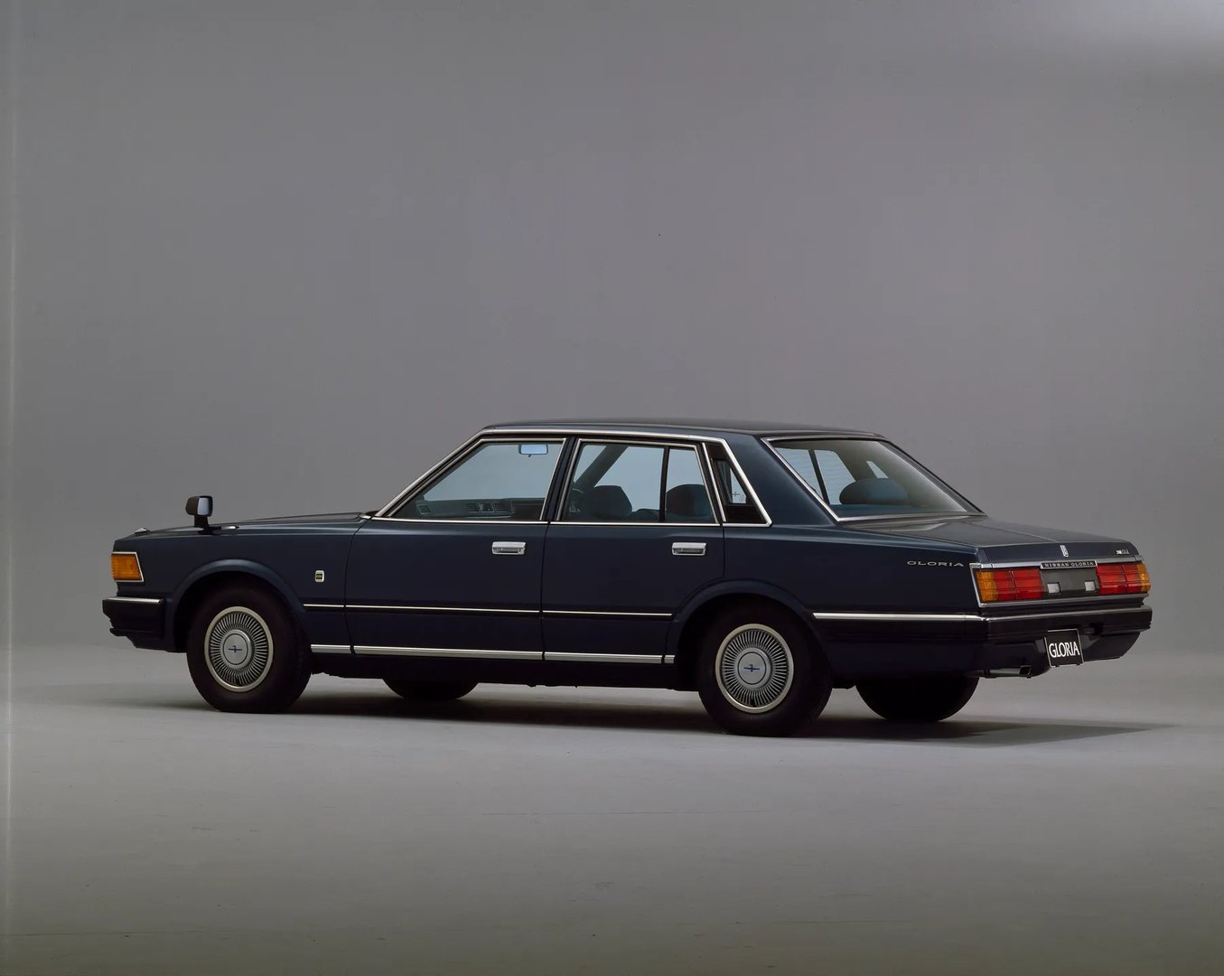 Nissan_Gloria_6_generation__Sedan__13.jpg