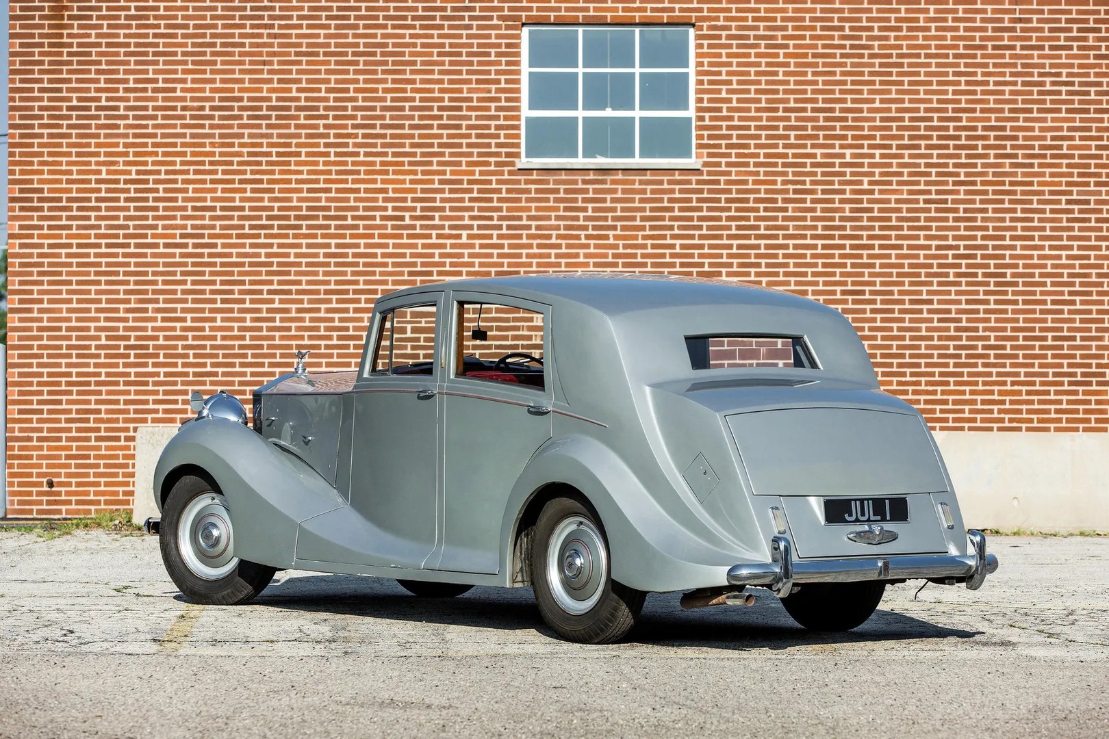 Rolls-Royce_Silver_Wraith_1_generation__Sedan__10.jpg