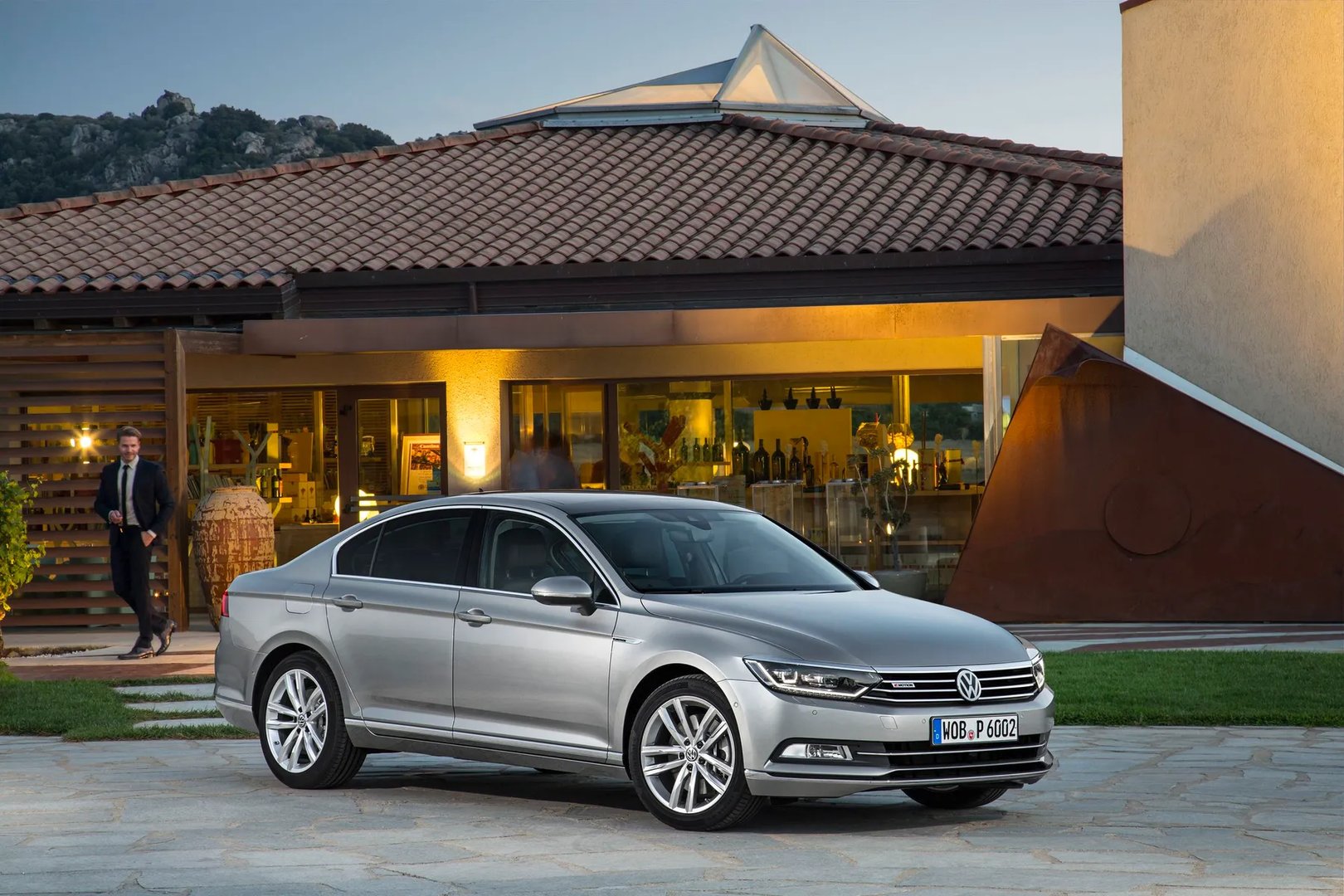 Volkswagen_Passat_8_generation__Sedan__10.jpg