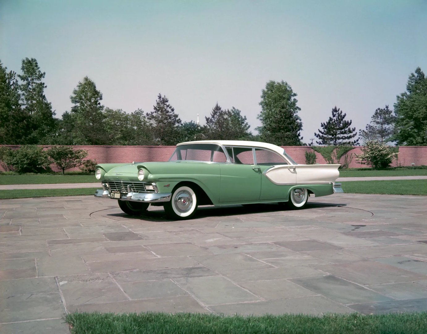 Ford_Fairlane_2_generation__Sedan__2.jpg