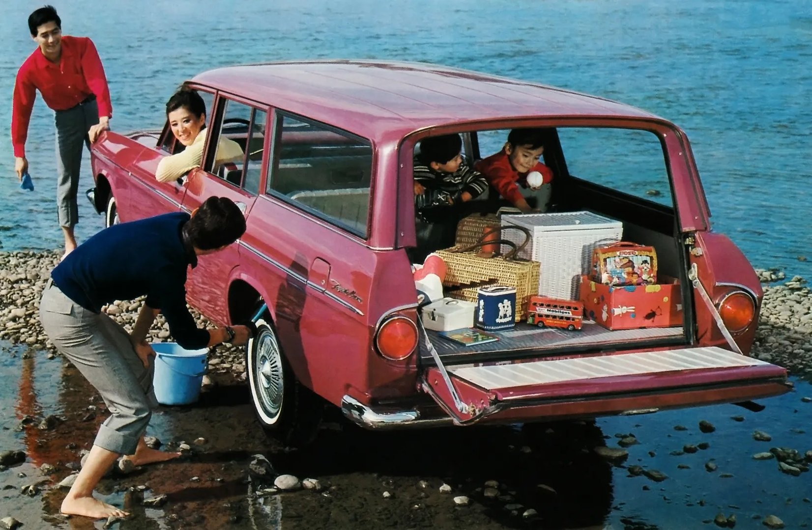 Toyota_Crown_2_generation__Estate_5-door__3.jpg