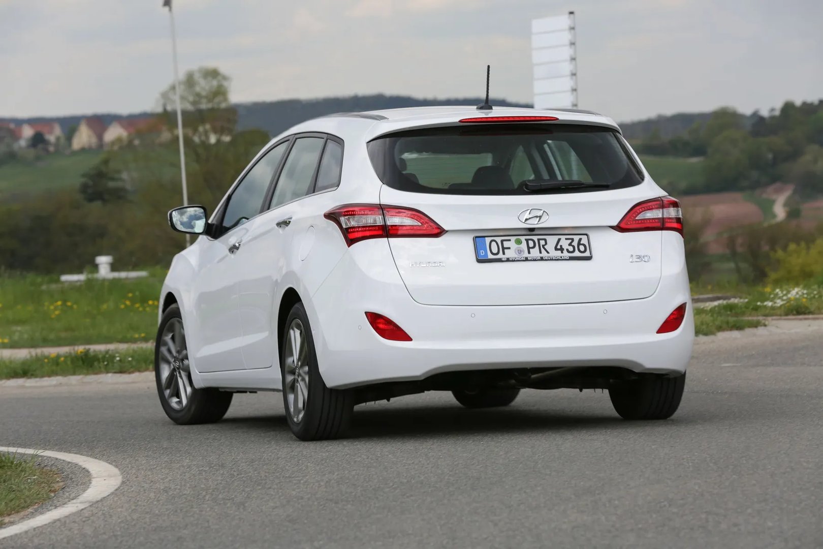 Hyundai_i30_2_generation_restyling__Estate_5-door__10.jpg