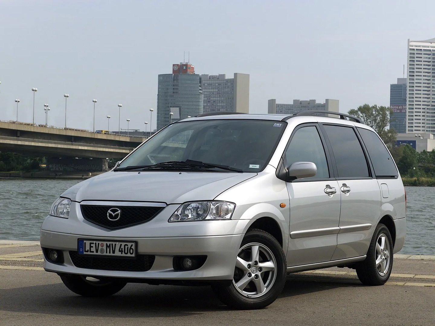 Mazda_MPV_2_generation__Compact_Van__3.jpg