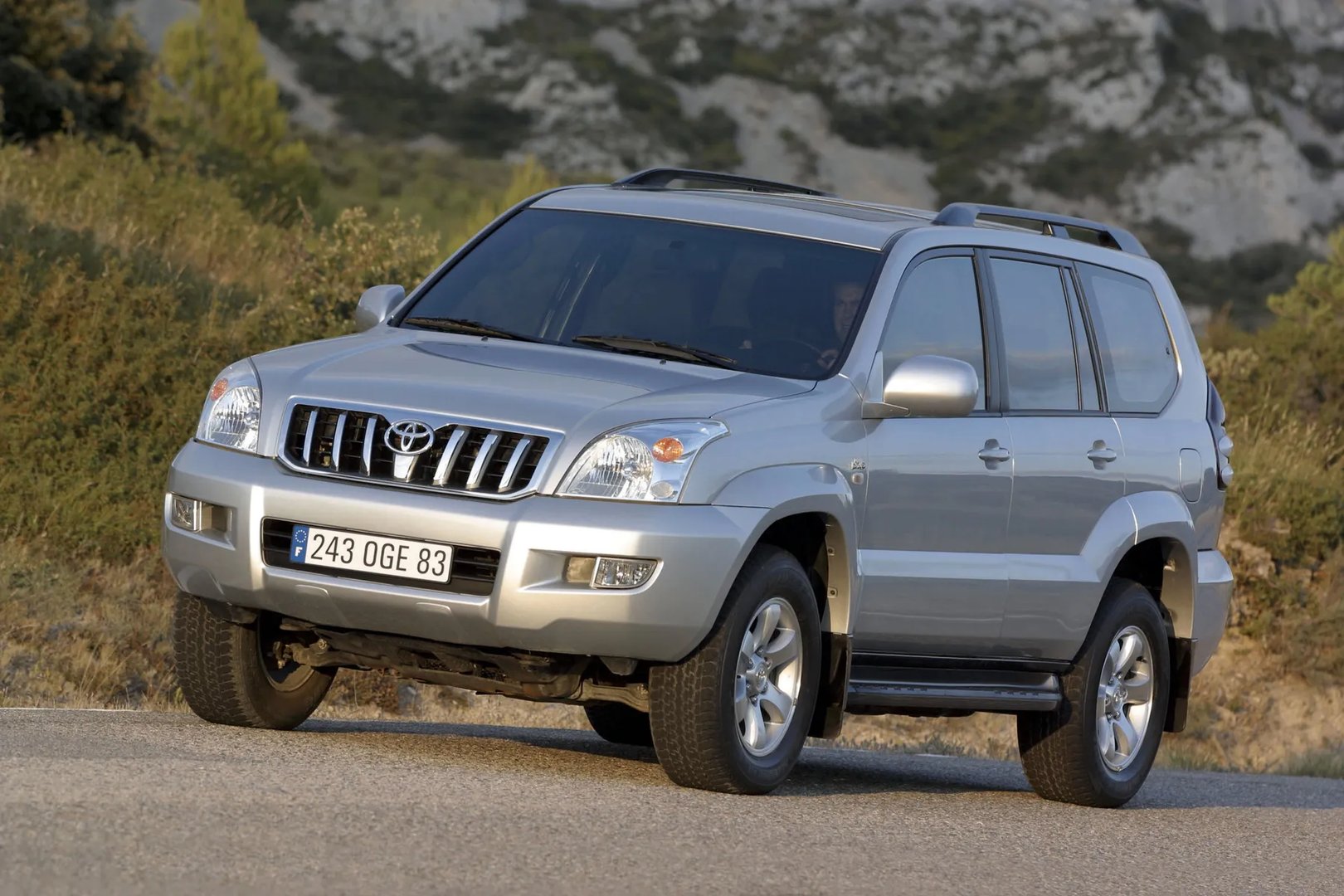 Toyota_Land_Cruiser_3_generation__SUV_5-doors__12.jpg