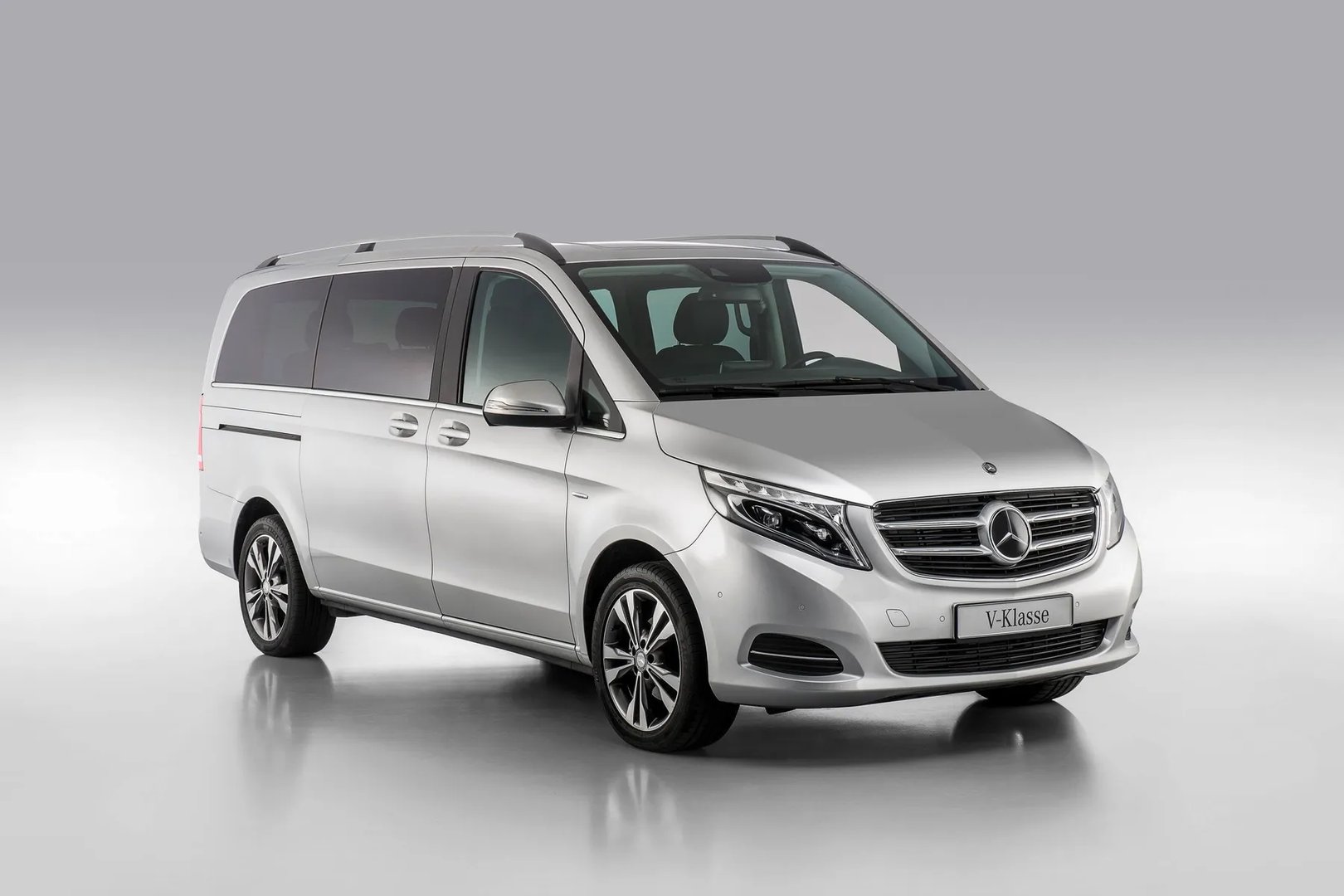 Mercedes_V-Class_3_generation__Minivan__10.jpg