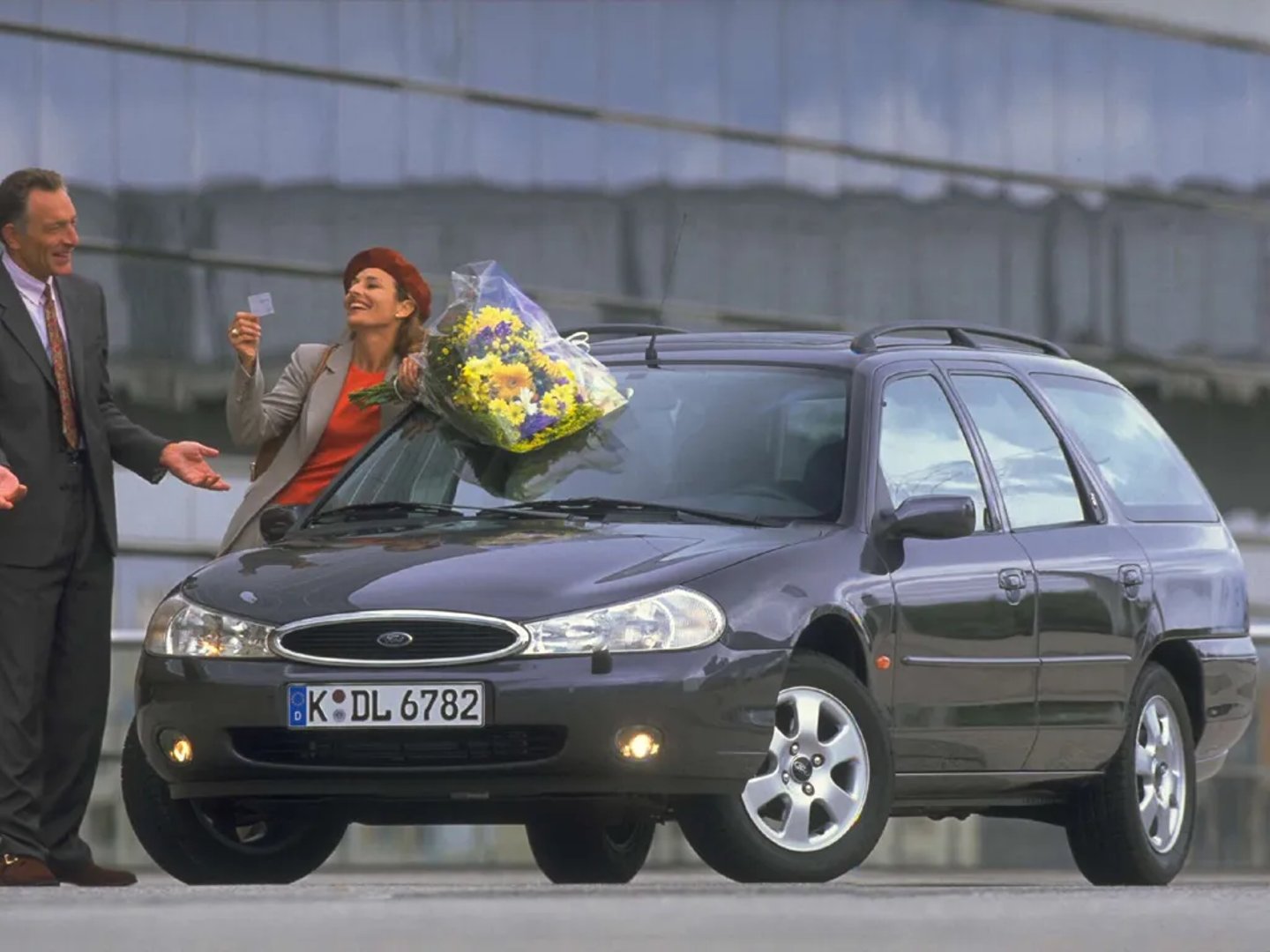 Ford_Mondeo_2_generation__Estate_5-door__3.jpg
