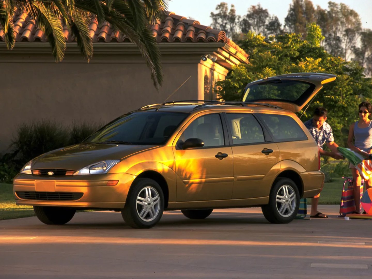 Ford_Focus_(North_America)_1_generation__Estate_5-door__3.jpg