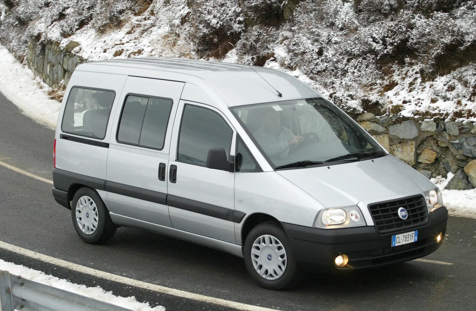 Fiat_Scudo_1_generation__Minivan__2.jpg