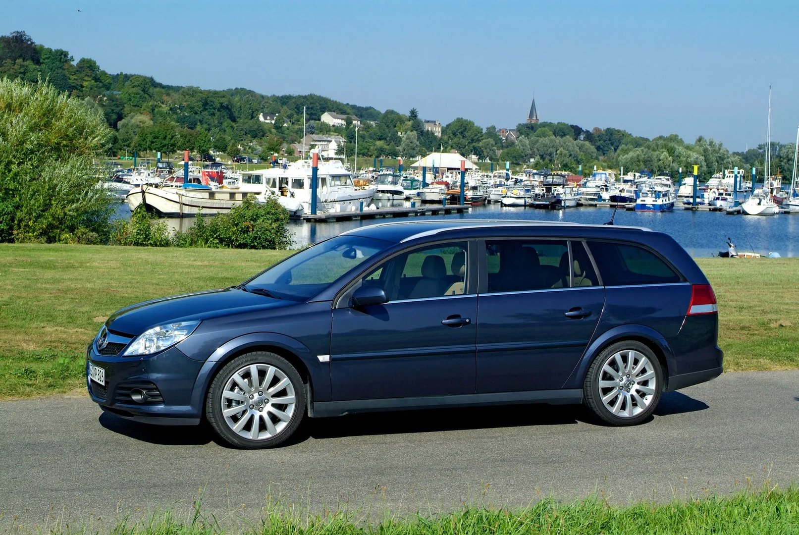 Opel_Vectra_3_generation_restyling__Estate_5-door__8.jpg