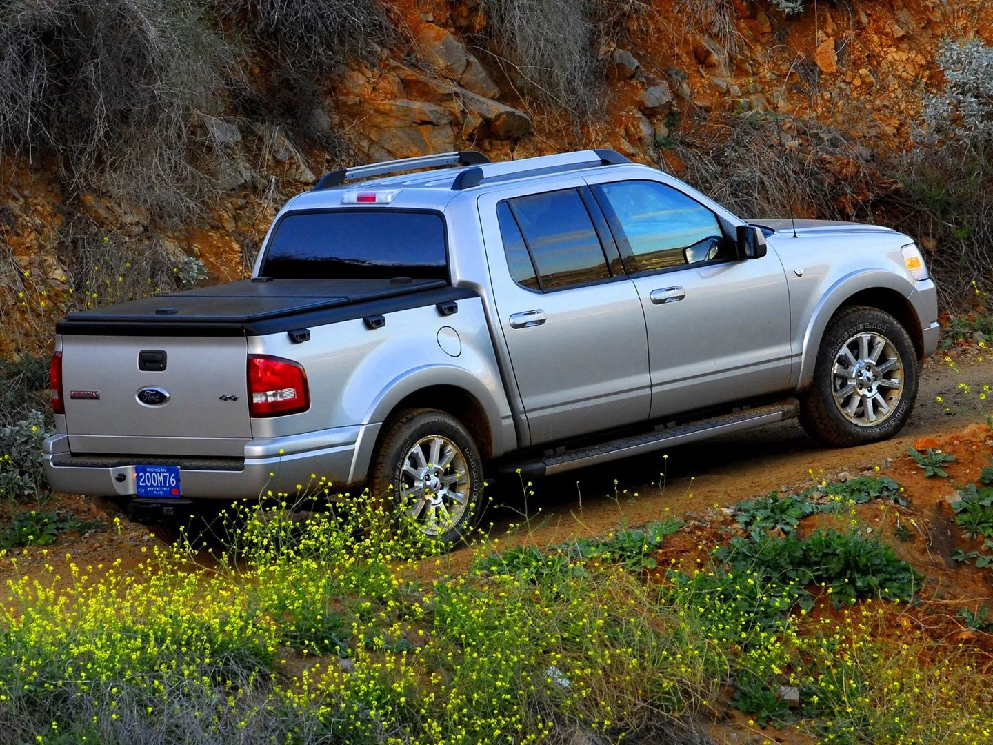 Ford_Explorer_Sport_Trac_2_generation__Pickup_double-cab__10.jpg