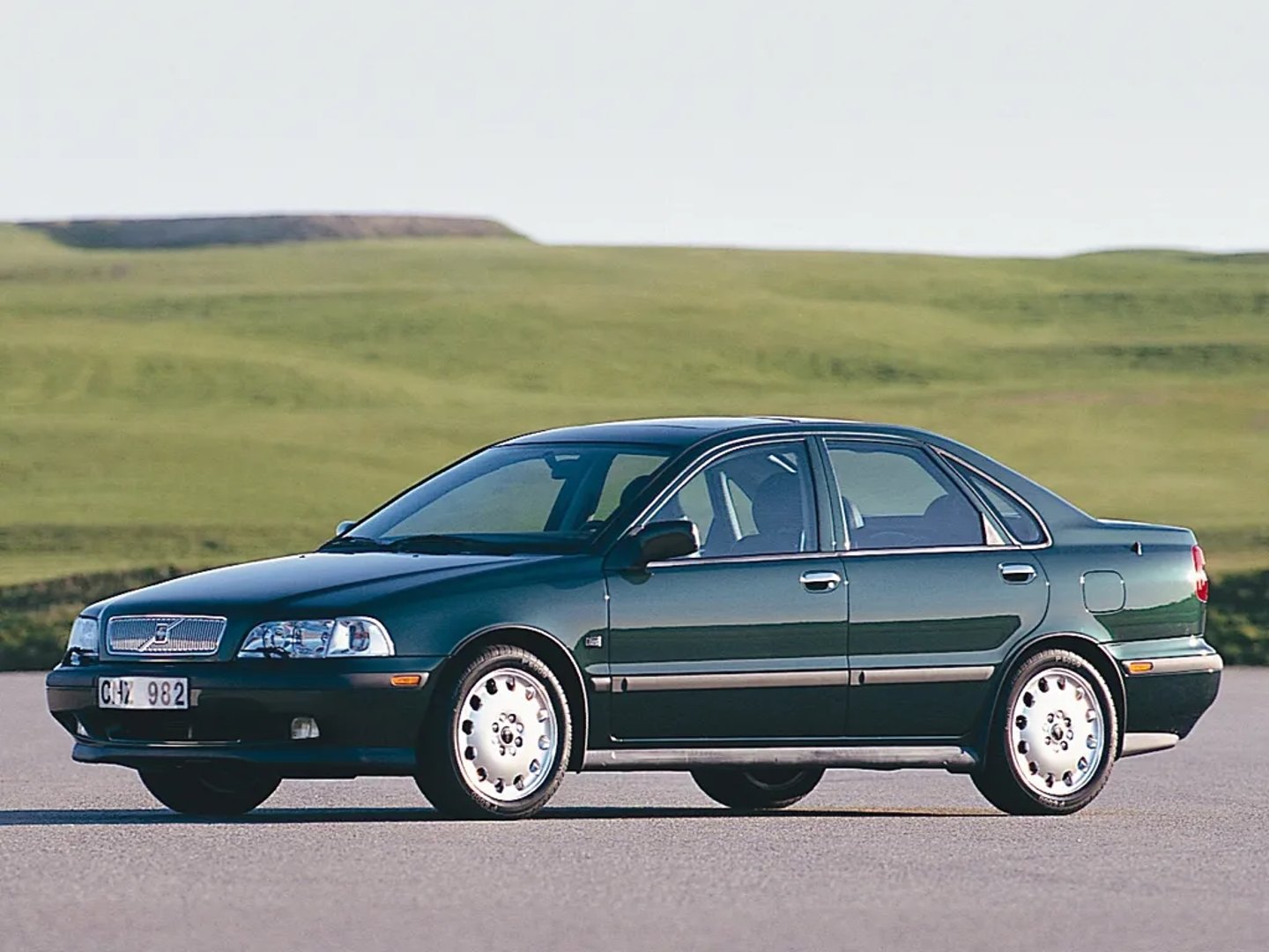 Volvo_S40_1_generation__Sedan__7.jpg
