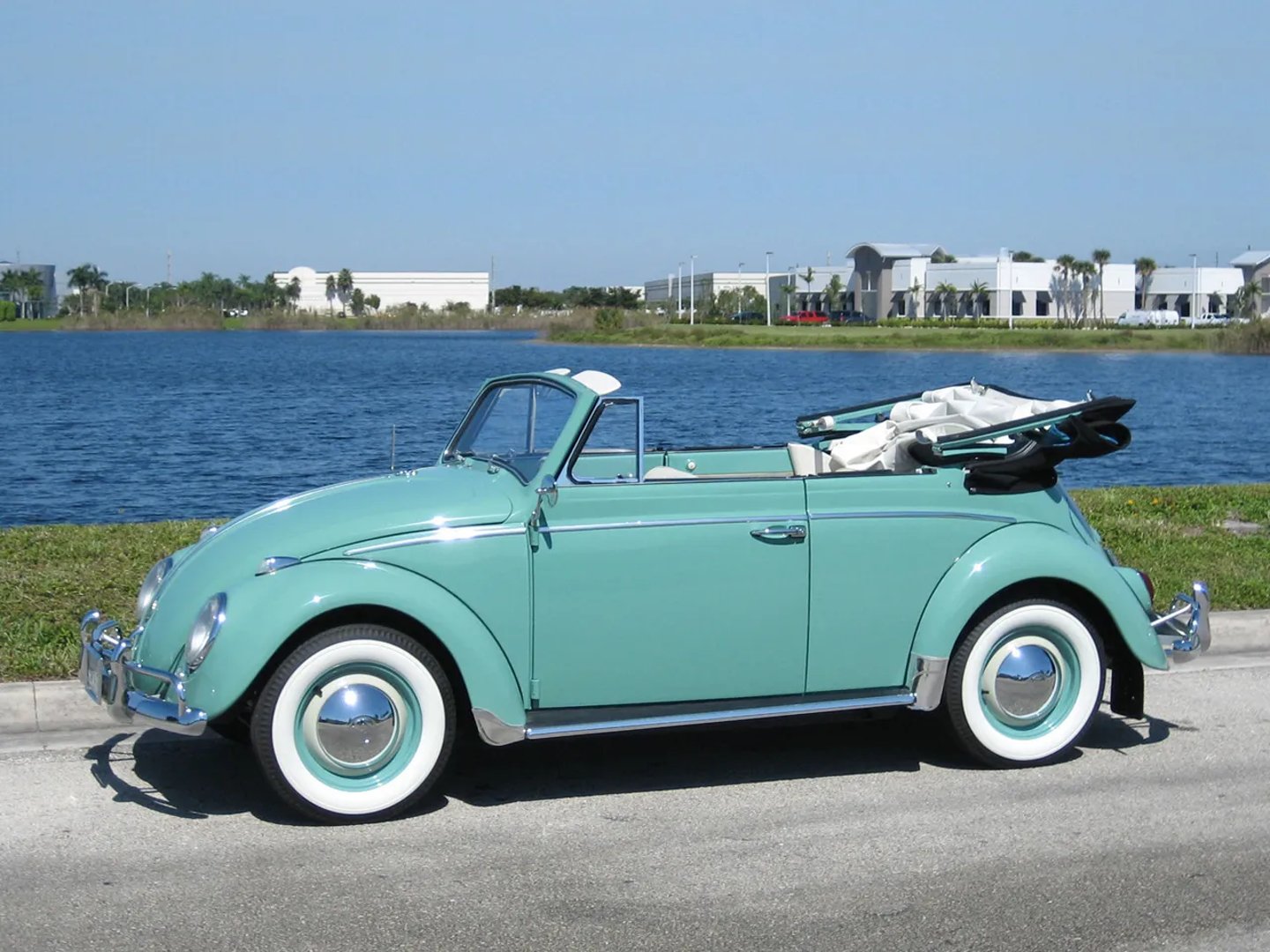 Volkswagen_Type_1_1_generation__Cabrio__7.jpg