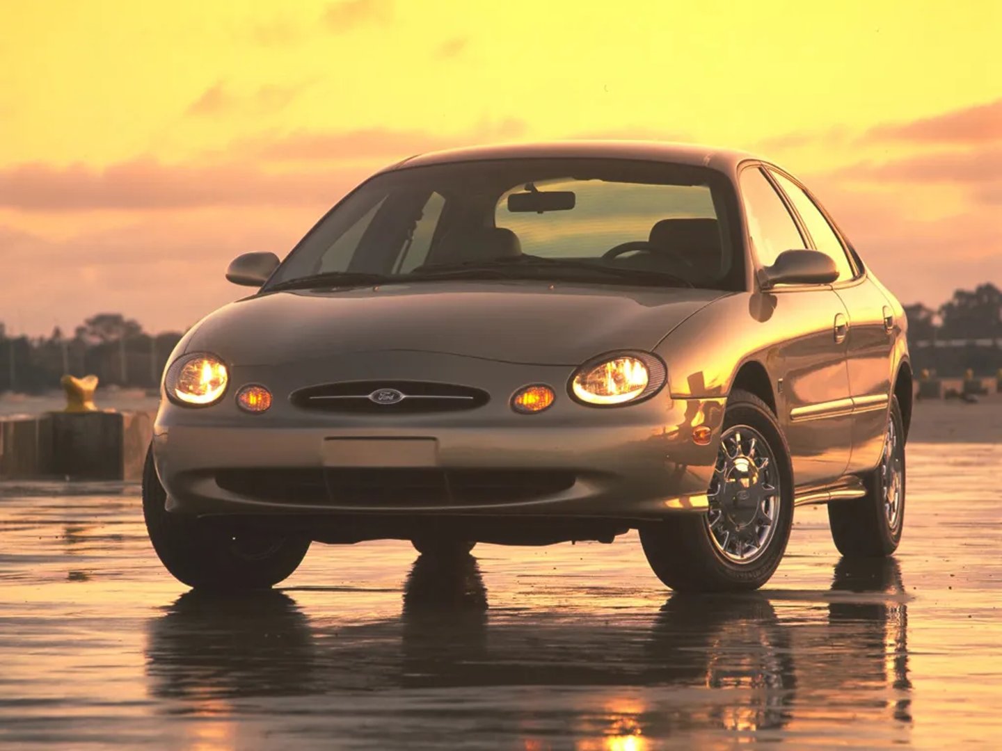 Ford_Taurus_3_generation__Sedan__6.jpg