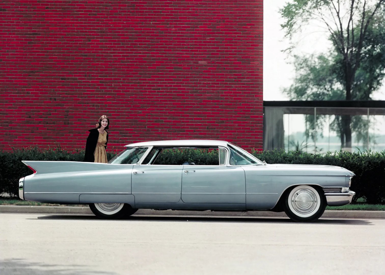 Cadillac_Series_62_6_generation__Sedan__1.jpg