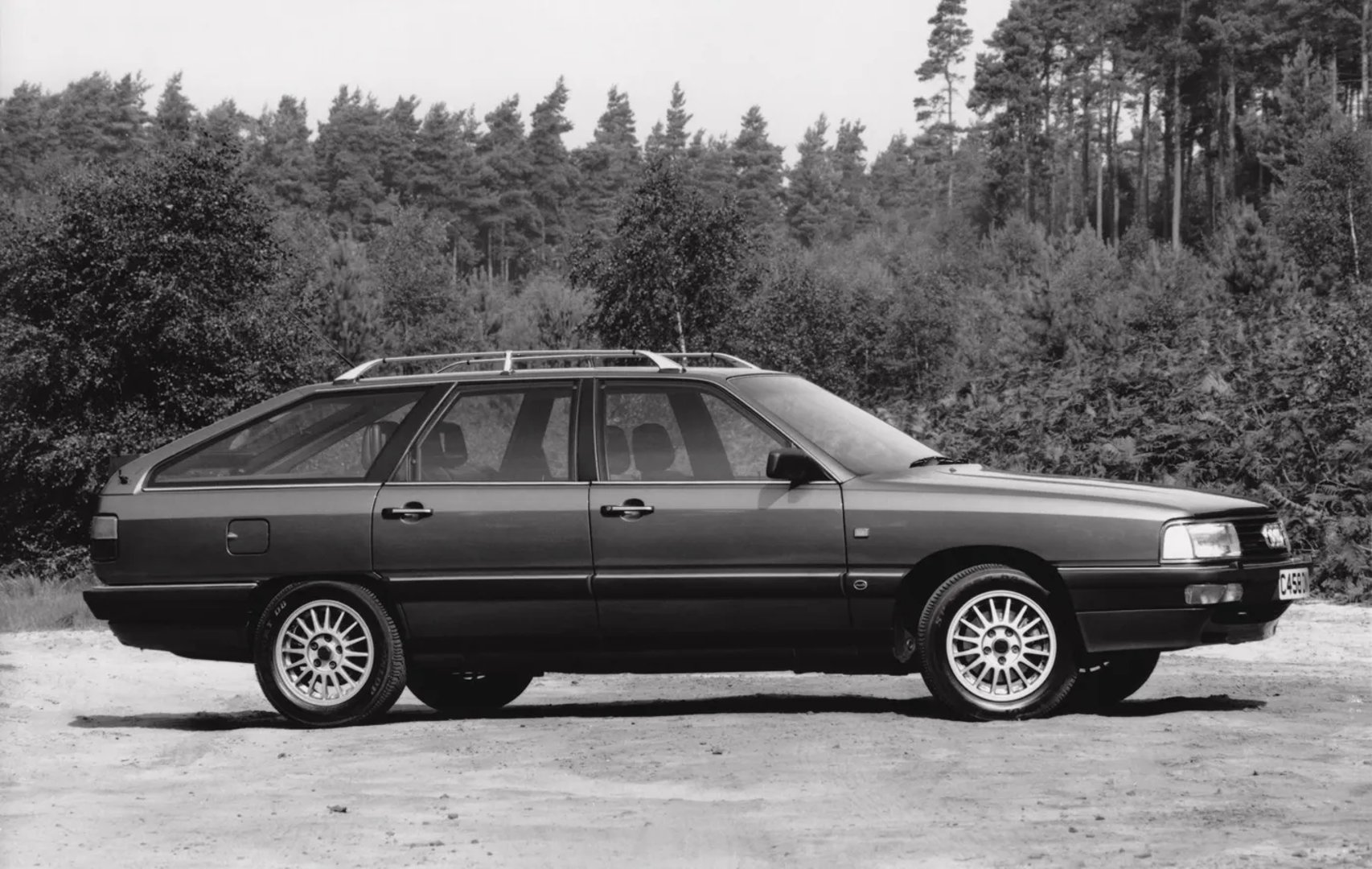 Audi_200_2_generation__Estate_5-door__2.jpg