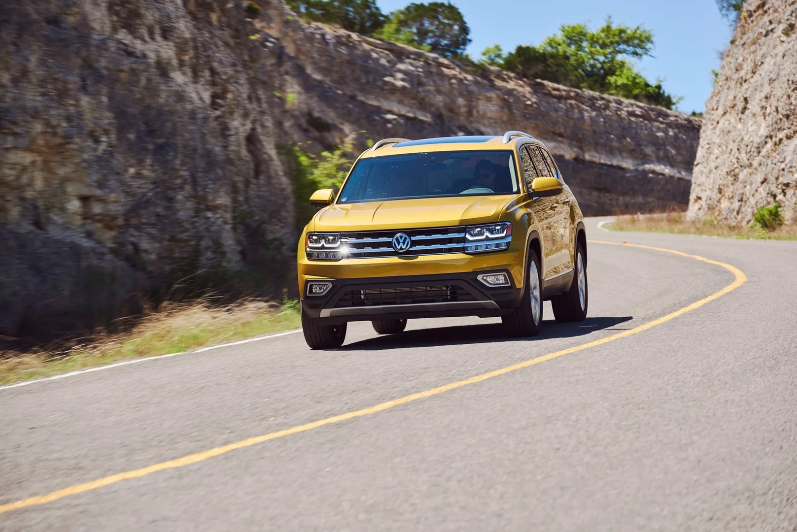 Volkswagen_Atlas_1_generation__SUV_5-doors__3.jpg
