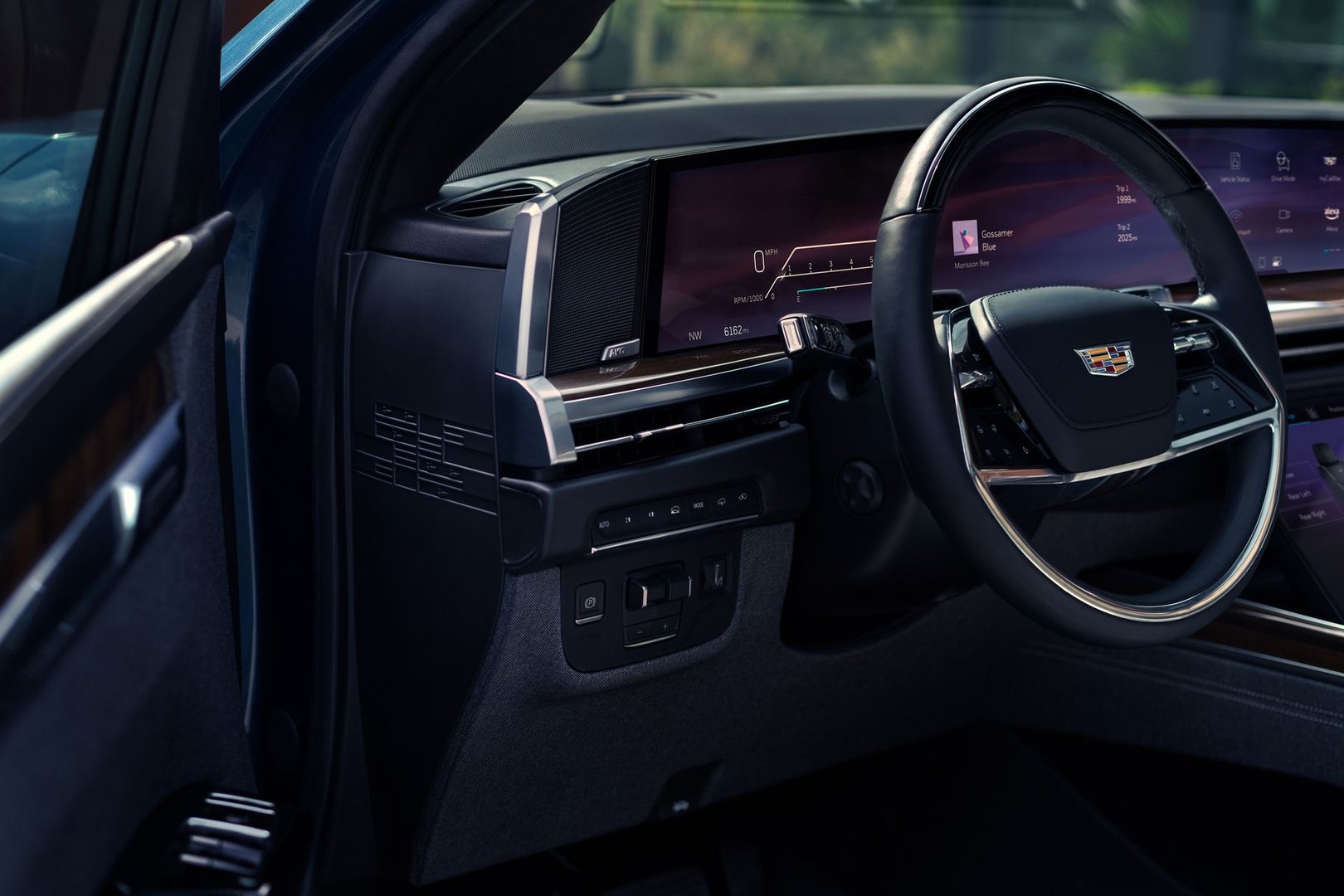 cadillac_Escalade_5_generation_restyling_1__SUV_5-doors__11.jpg
