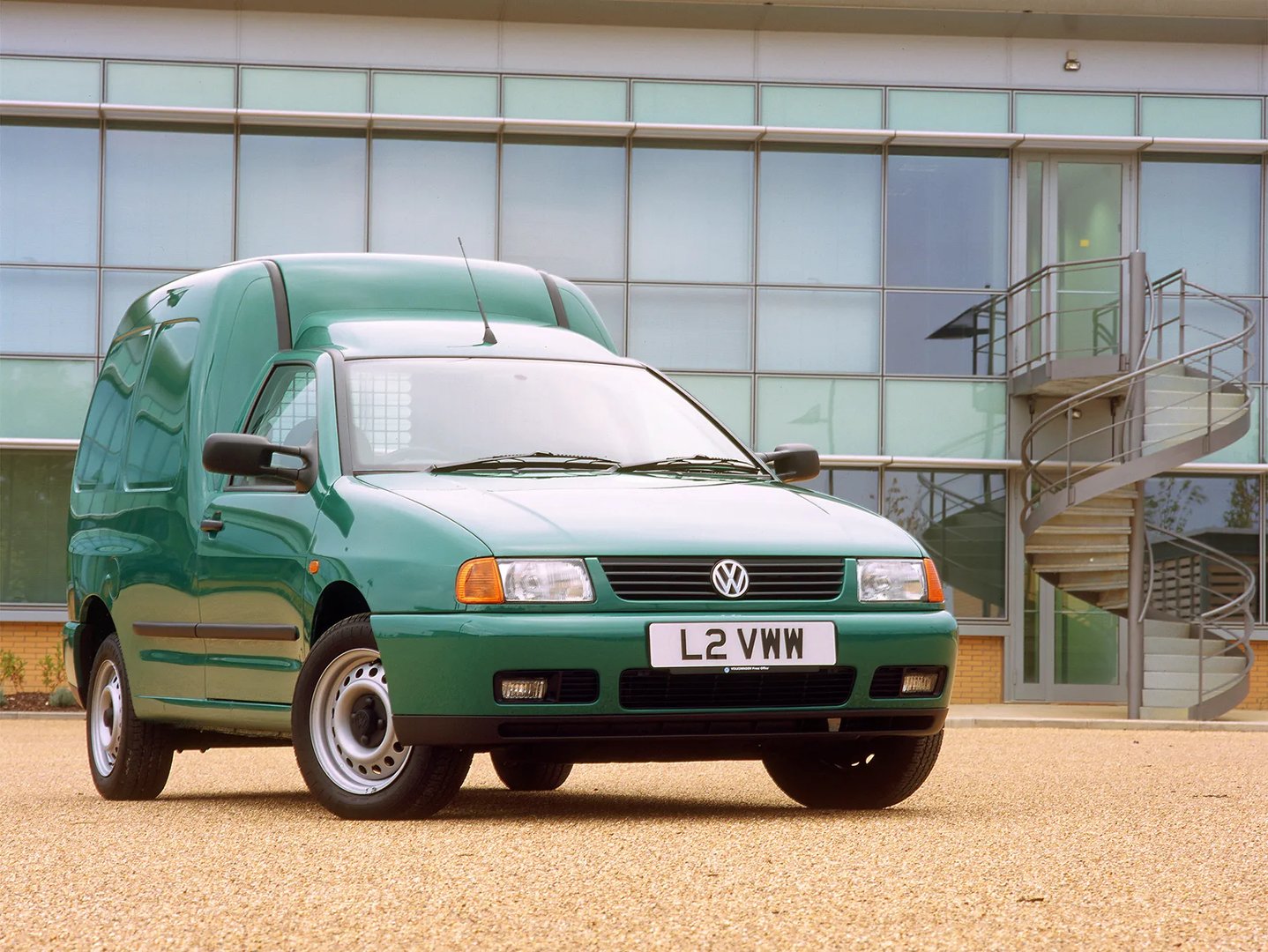 Volkswagen_Caddy_2_generation__Compact_Van__2.jpg