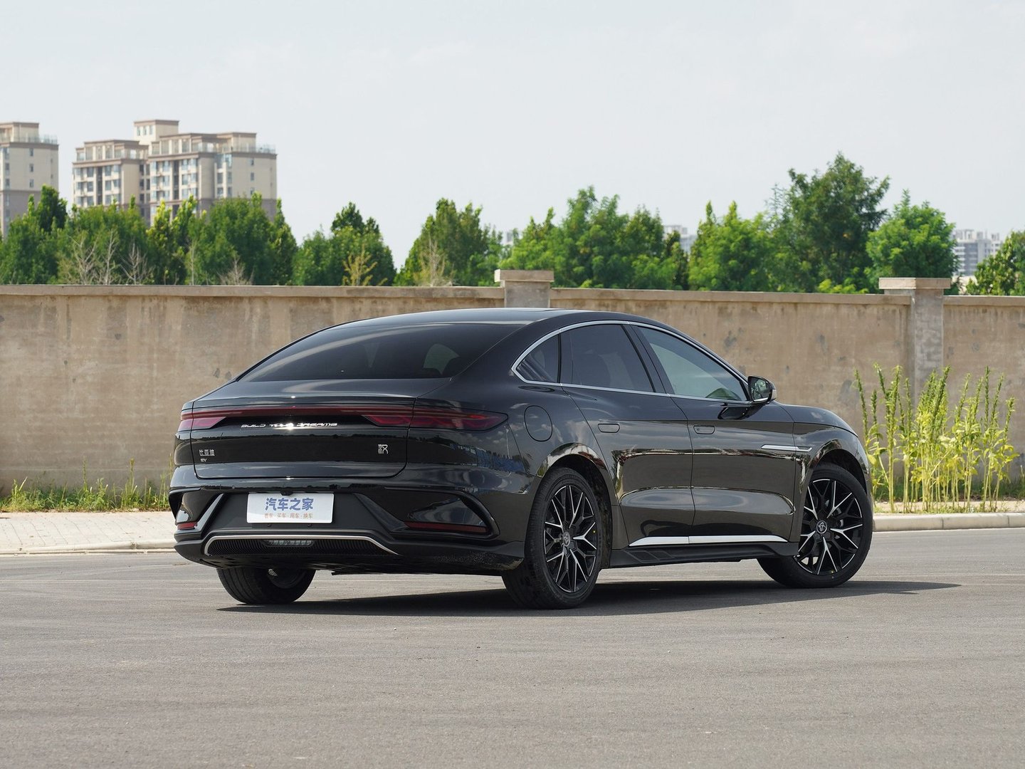 byd_Han_1_generation_restyling_2__Sedan__10.jpg
