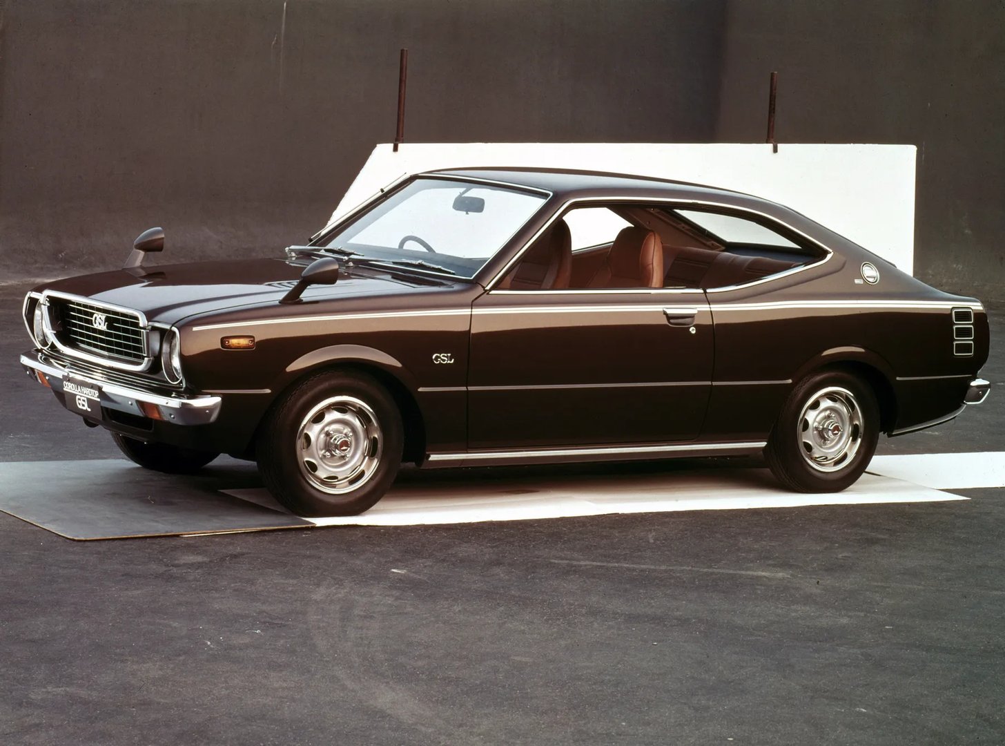 Toyota_Corolla_3_generation__Coupe__5.jpg