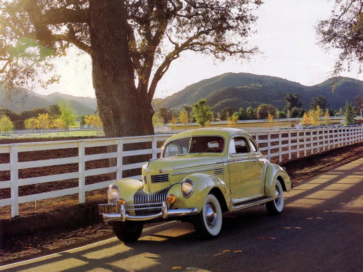 Chrysler_Imperial_4_generation__Coupe__1.jpg